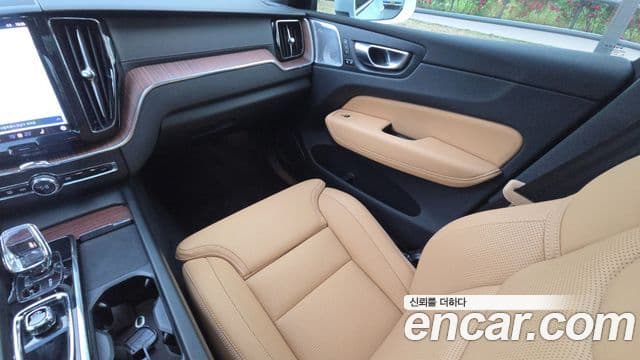 Volvo XC60 2023 — Фото 16/20