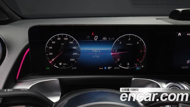 Mercedes-Benz GLB-Class 2024 — ფოტო 8/20