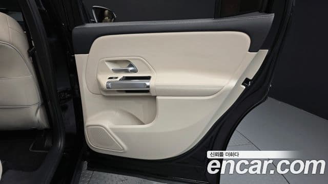 Mercedes-Benz GLB-Class 2024 — Photo 25/31