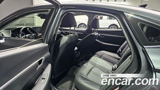 Hyundai Sonata 2021 — ფოტო 11/20