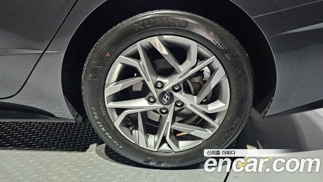 Hyundai Sonata Hybrid 2021 — Photo 7/30