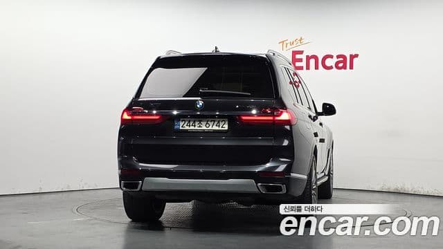 BMW X7 2022 — ფოტო 4/20