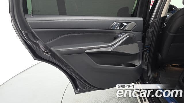 BMW X7 2022 — Photo 24/34
