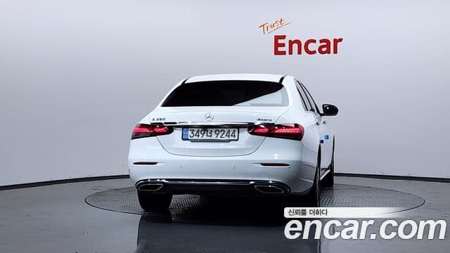 Mercedes-Benz E-Class 2021 — ფოტო 4/20