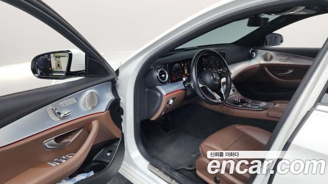 Mercedes-Benz E-Class 2021 — ფოტო 10/20
