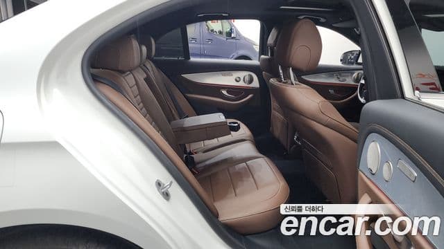 Mercedes-Benz E-Class 2021 — ფოტო 11/20
