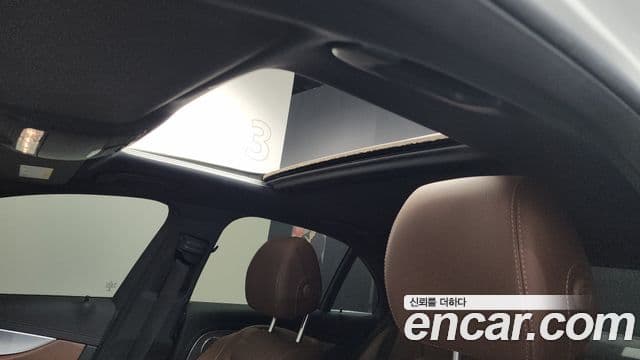 Mercedes-Benz E-Class 2021 — ფოტო 18/20