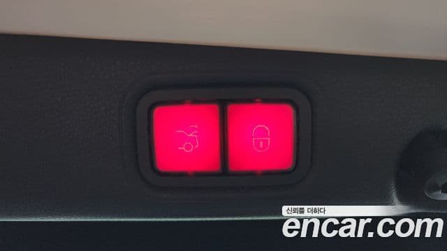 Mercedes-Benz E-Class 2021 — ფოტო 19/20