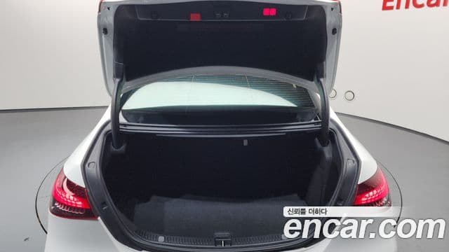 Mercedes-Benz E-Class 2021 — ფოტო 20/20