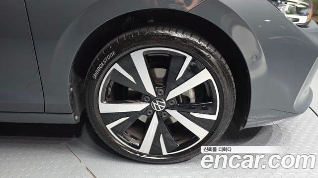 Volkswagen Golf 2025 — ფოტო 16/20