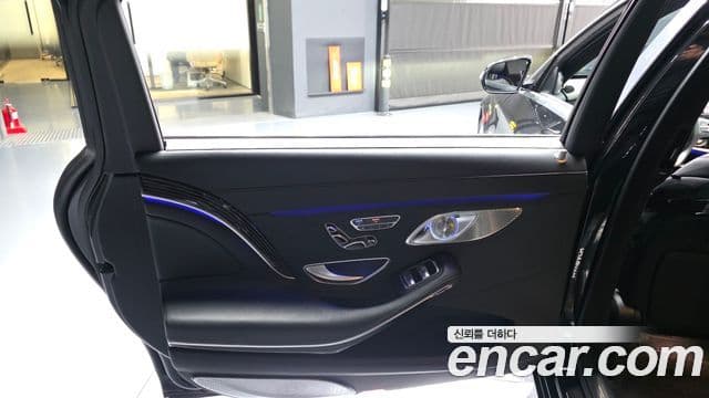 Mercedes-Benz S-Class 2020 — Photo 24/33