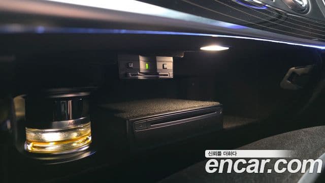 Mercedes-Benz S-Class 2020 — Photo 11/33
