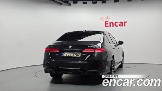 BMW 5 Series 2023 — Photo 15/35