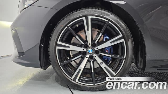BMW 5 Series 2023 — Photo 32/35