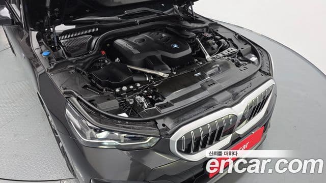 BMW 5 Series 2023 — Photo 13/35