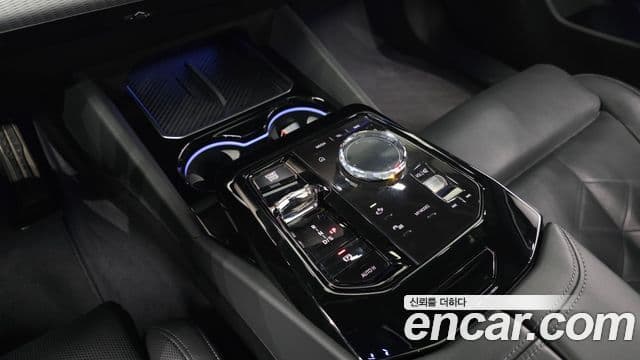 BMW 5 Series 2023 — Photo 21/35
