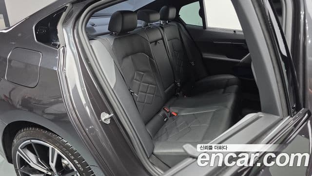 BMW 5 Series 2023 — Photo 8/35