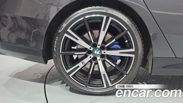 BMW 5 Series 2023 — Photo 29/35