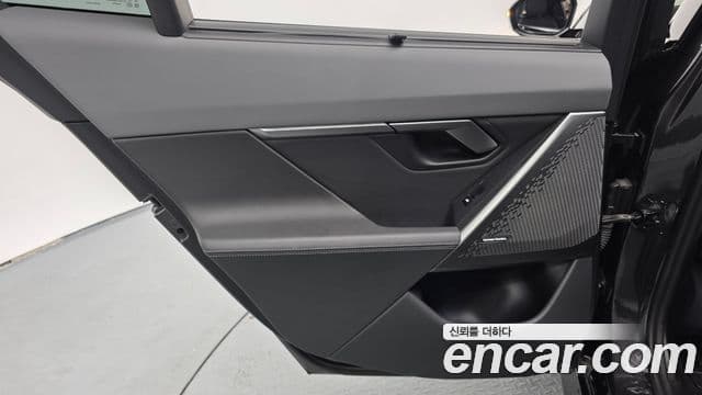 BMW 5 Series 2023 — Photo 22/35