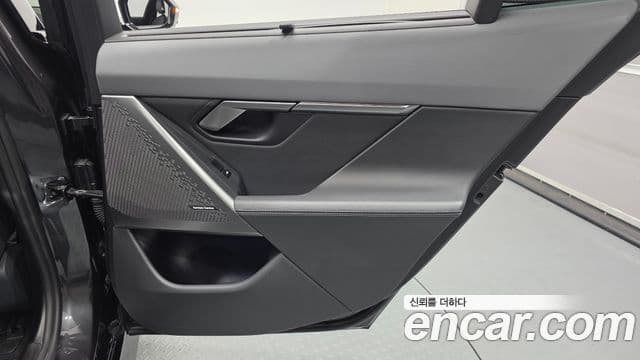 BMW 5 Series 2023 — Photo 12/35