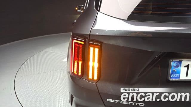 Kia Sorento 2023 — Photo 3/36