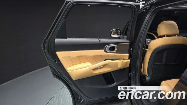 Kia Sorento 2023 — Photo 28/36