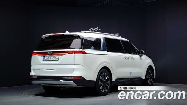 Kia Carnival 2021 — ფოტო 2/20