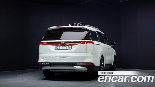 Kia Carnival 2021 — ფოტო 4/20