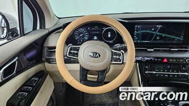 Kia Carnival 2021 — ფოტო 13/20