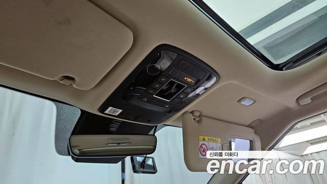 Kia Carnival 2021 — ფოტო 17/20