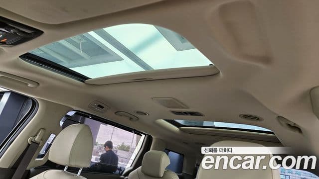 Kia Carnival 2021 — ფოტო 18/20