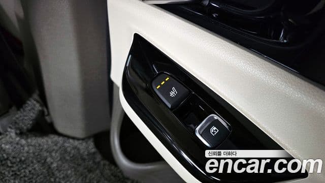 Kia Carnival 2021 — ფოტო 19/20
