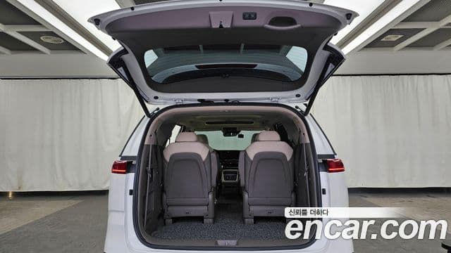 Kia Carnival 2021 — ფოტო 20/20