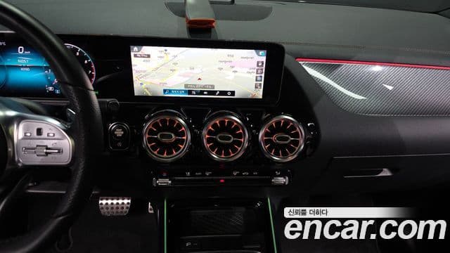 Mercedes-Benz GLA-Class 2020 — Фото 13/20