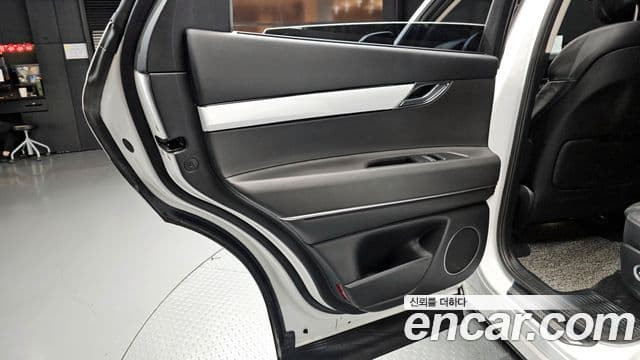 Genesis GV80 2021 — Photo 18/33
