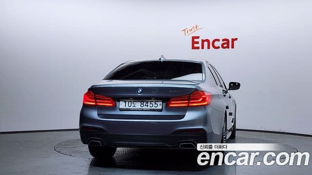 BMW 5 Series 2019 — ფოტო 4/20