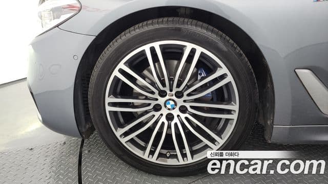 BMW 5 Series 2019 — ფოტო 5/20