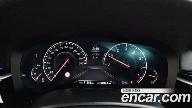 BMW 5 Series 2019 — ფოტო 8/20