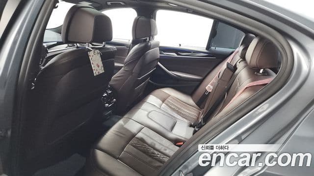 BMW 5 Series 2019 — ფოტო 20/20
