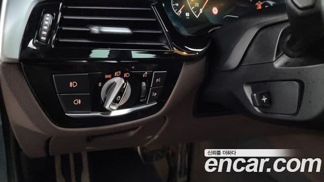 BMW 5 Series 2019 — Şəkil 15/33