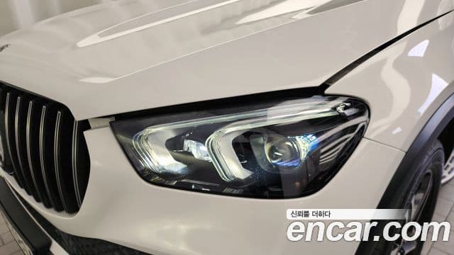 Mercedes-Benz GLE-Class 2022 — Photo 3/33