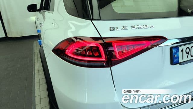 Mercedes-Benz GLE-Class 2022 — Photo 26/33
