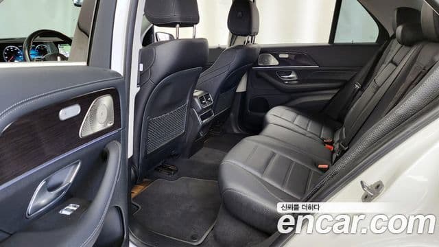 Mercedes-Benz GLE-Class 2022 — Photo 10/33