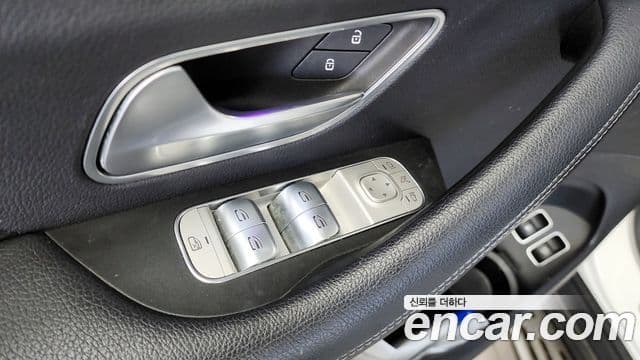 Mercedes-Benz GLE-Class 2022 — Photo 4/33