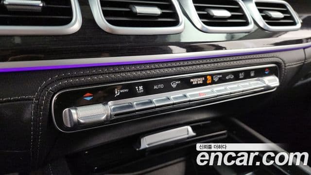 Mercedes-Benz GLE-Class 2022 — Photo 13/33