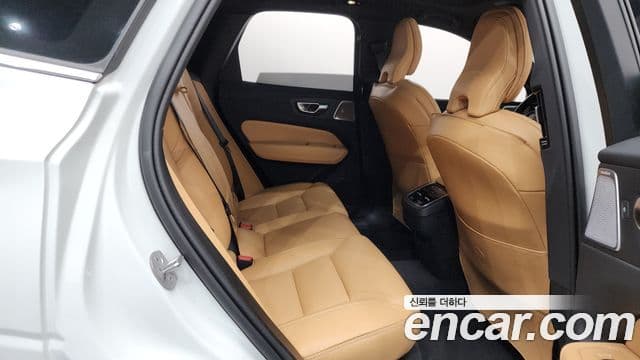 Volvo XC60 2024 — ფოტო 11/20