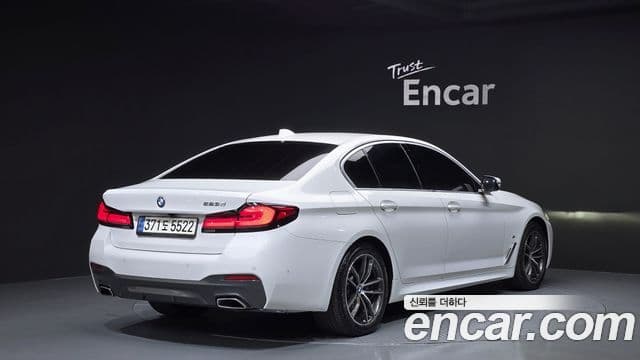 BMW 5 Series 2021 — Фото 1/20