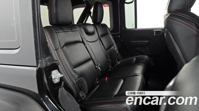 Jeep Wrangler 2018 — ფოტო 11/20