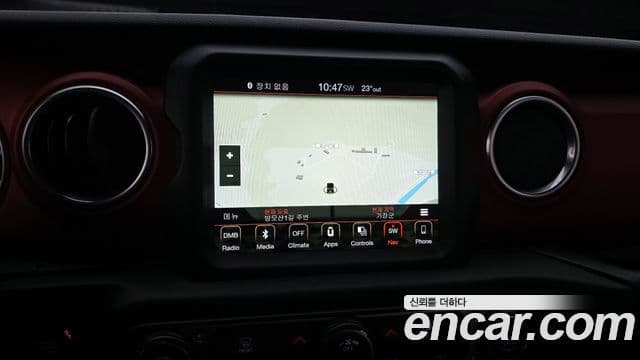 Jeep Wrangler 2018 — ფოტო 16/20