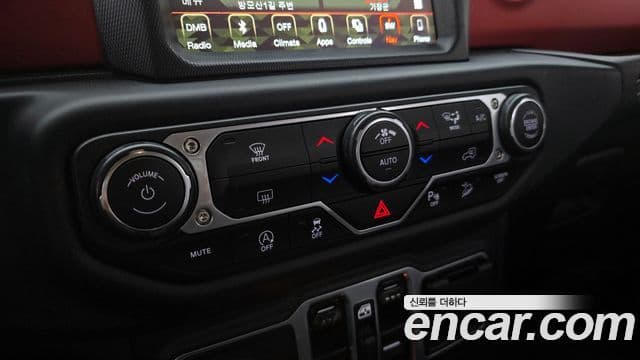 Jeep Wrangler 2018 — ფოტო 17/20